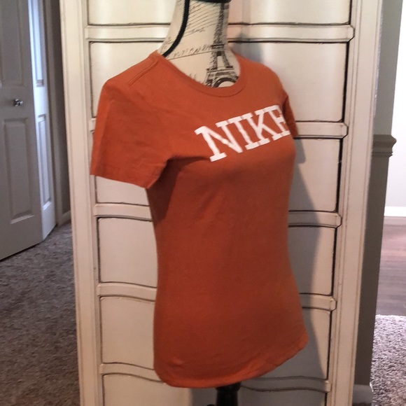 Nike logo burnt orange t shirt - Picture 3 of 5